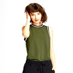 Hunter High Neck Contrast Trim Size L NWOT